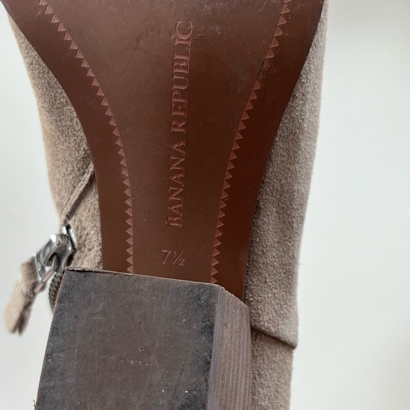 Banana Republic suede ankle boot - Picture 4 of 6